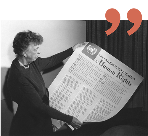 Eleanor Roosevelt hält MR-Erklärung hoch